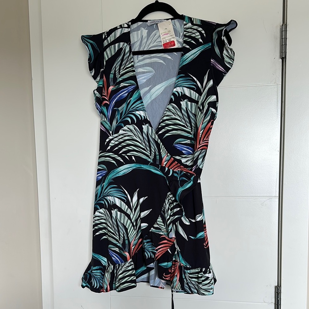 ✨3/$30✨ Tropical Print Wrap Dress